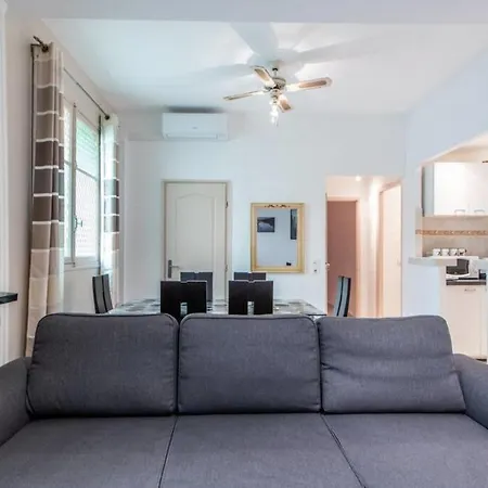 Spacious 1 Bed Apt , Sleeps 4 Nr Center Of *