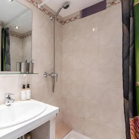 Apartamento Spacious 1 Bed Apt , Sleeps 4 Nr Center Of *