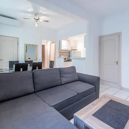 Spacious 1 Bed Apt , Sleeps 4 Nr Center Of Apartamento *