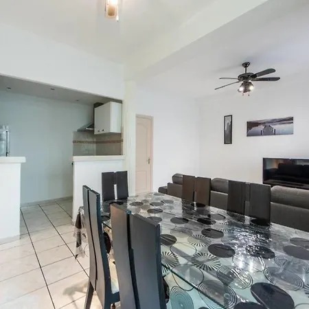 Spacious 1 Bed Apt , Sleeps 4 Nr Center Of